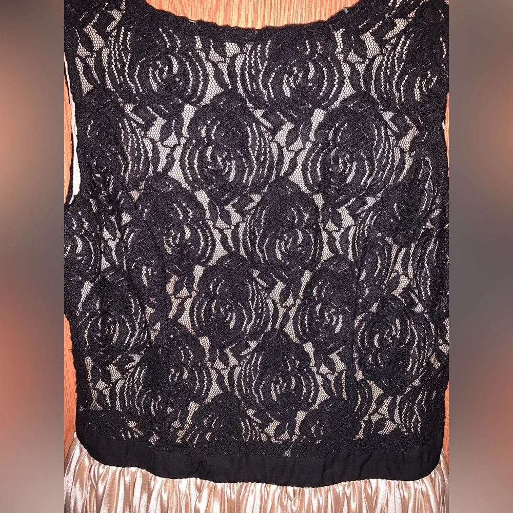 GOLD WITH BLACK LACE PLEATED DRESS REWIND - Picture 2 of 4